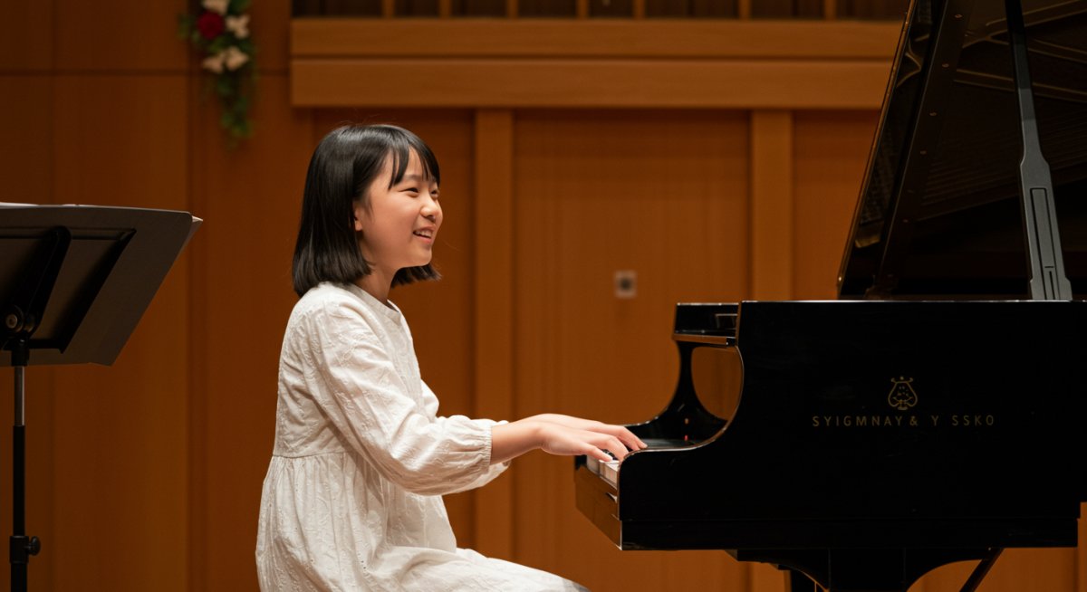 自信を持って演奏する子どもの様子